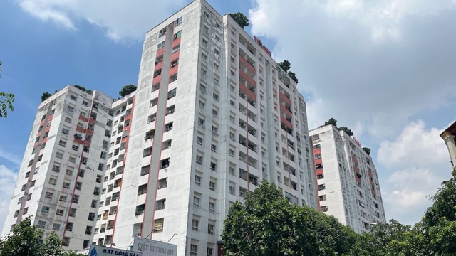 Hàng ngàn hộ dân TP.HCM ngóng gỡ vướng “sổ hồng”