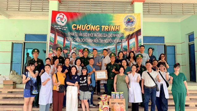 “Chuyến xe Âm nhạc – Sức khỏe” lan tỏa yêu thương tới miền biên cương Mường Lạn