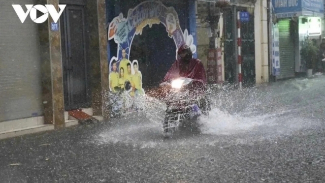 Miền Bắc đón không khí lạnh giữa mùa Hè, mưa lớn trong những ngày tới