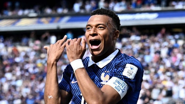 Kylian Mbappe vượt thành tích của Messi, lập kỷ lục vô tiền khoáng hậu