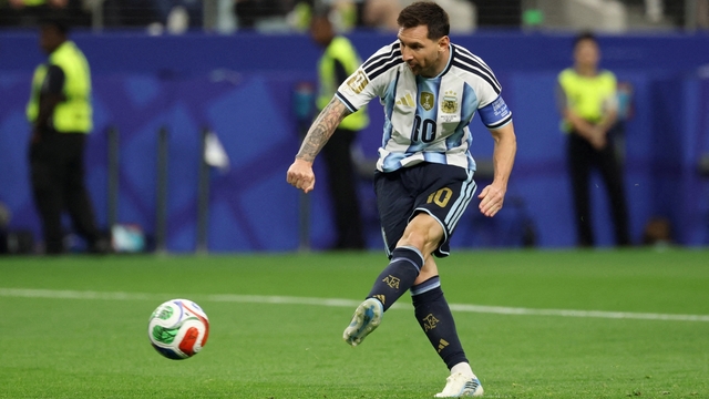 Messi lập kỷ lục đá hỏng phạt đền tại World Cup
