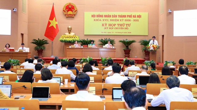 Hà Nội giải trình về chính sách hỗ trợ 20 triệu đồng/hộ nghèo khi đổi xe máy điện