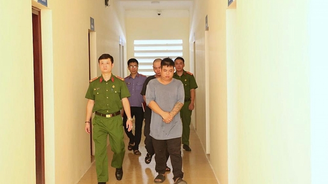 Khởi tố 2 đối tượng giả danh phóng viên để tống tiền