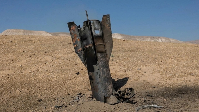 Israel phá dỡ nhà của người Palestine; cửa khẩu vào Gaza được mở trở lại
