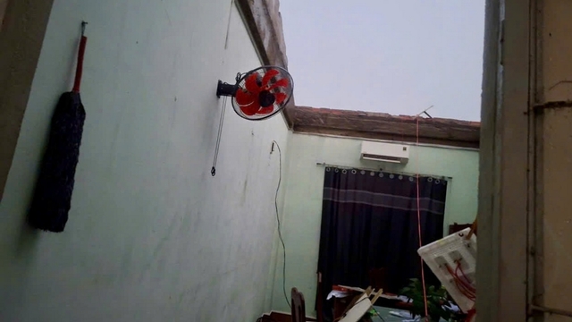 Mưa dông làm một nhân viên UBND phường ở Lâm Đồng bị thương