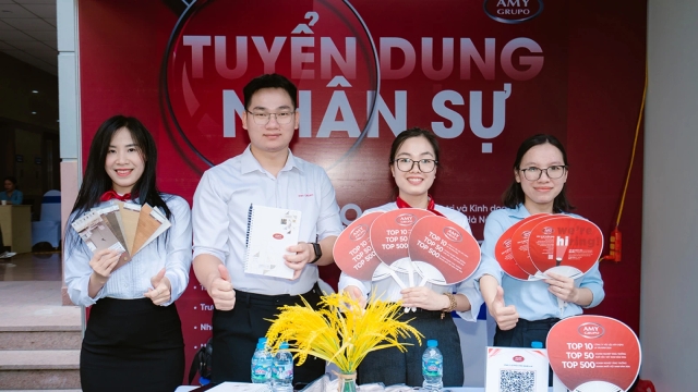Kết nối sinh viên với doanh nghiệp, thích ứng thị trường lao động