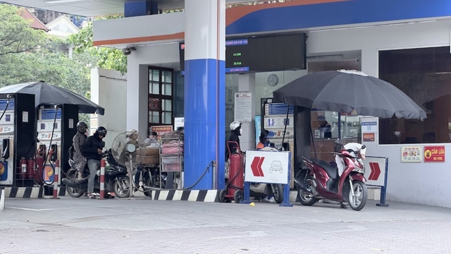 Kéo dài thời hạn áp dụng loạt sắc thuế ưu đãi đối với xăng dầu