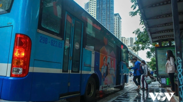 Người dân Hà Nội “thấy gì” sau gần 1 tuần miễn phí xe buýt Vành đai 1