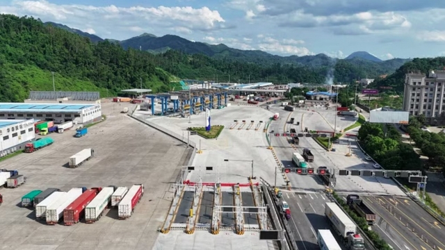 China-Vietnam trade via Youyi Guan border gate jumps 28.3% in H1
