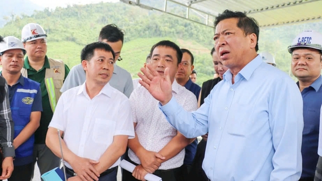 Bộ trưởng Trần Hồng Minh chỉ đạo đẩy nhanh tiến độ cao tốc La Sơn - Hòa Liên