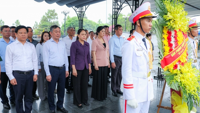 Lãnh đạo Văn phòng T.Ư Đảng tri ân các gia đình liệt sĩ, thương binh tại Quảng Trị