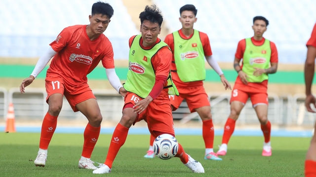 ĐT Việt Nam chuẩn bị cho màn so tài với đội bóng Hàn Quốc