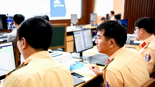 Chỉ trong 7 giờ, phát hiện hơn 4.000 trường hợp xe vận tải có dấu hiệu vi phạm