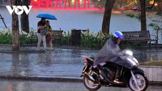 Thời tiết hôm nay 2/7: Hà Nội mưa dông, Bắc Bộ có nơi mưa rất to