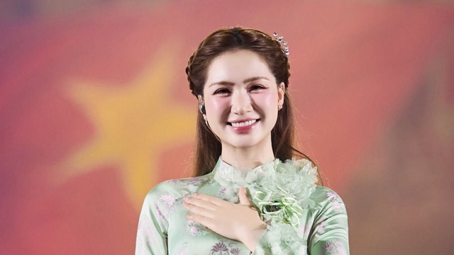 Hòa Minzy ủng hộ 100 triệu đồng giúp người dân Lai Châu