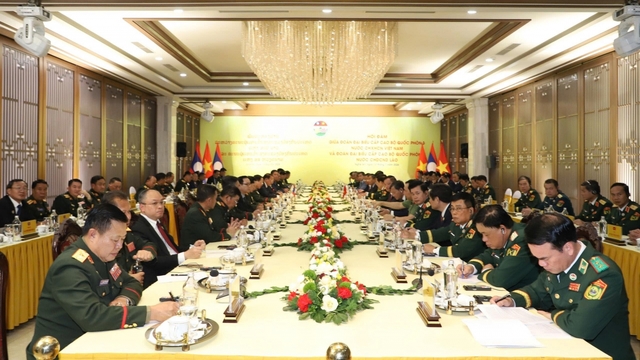 Đại tướng Phan Văn Giang hội đàm với Bộ trưởng Quốc phòng Lào