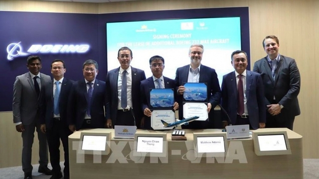 Vietnam Airlines leases 19 Boeing 737 MAX 8 aircraft at Farnborough Airshow