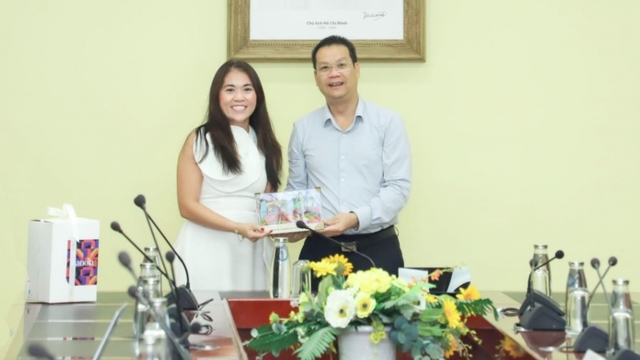 Da Nang leaders discuss cooperation with Singapore group in digital infrastructure