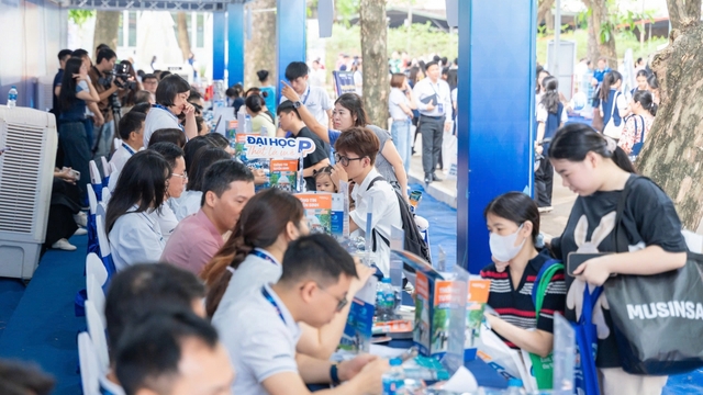 Nhiều trường đại học công bố điểm sàn xét tuyển