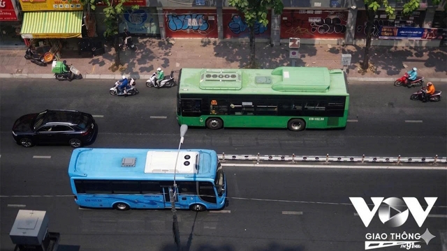 Từ xe cá nhân đến xe buýt điện: Những thay đổi đầu tiên ở Vành đai 1