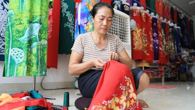 Khám phá Trạch Xá, làng nghề làm áo dài truyền thống