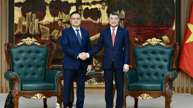 Thủ tướng Lê Minh Hưng tiếp Phó Thủ tướng, Bộ trưởng Bộ Tài chính Lào