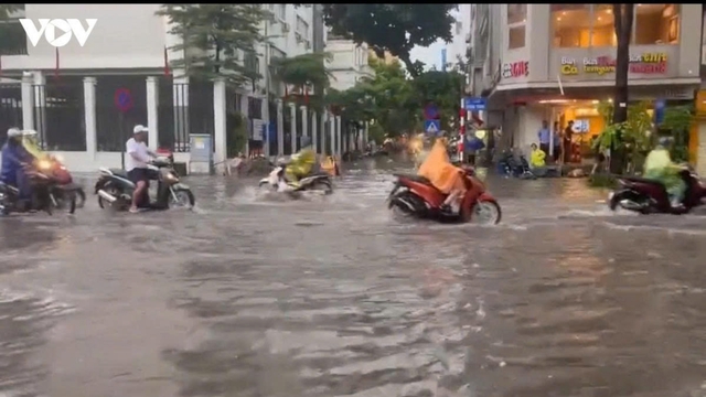 Thời tiết ngày 24/8: Bắc Bộ mưa lớn, miền Trung nắng nóng gay gắt