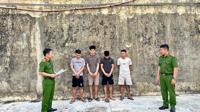 Khởi tố 4 đối tượng về hành vi mua bán, tổ chức sử dụng trái phép chất ma túy