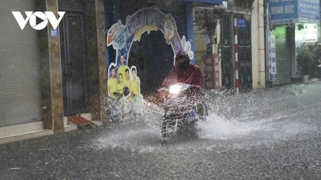 Thời tiết ngày 5/8: Hà Nội mưa to, Bắc Bộ đề phòng mưa rất lớn