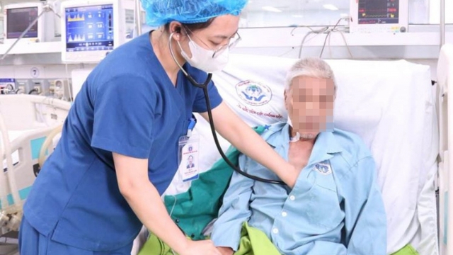 Nam bệnh nhân 69 tuổi ngừng tim 15 lần, được cứu sống bằng kỹ thuật đặc biệt