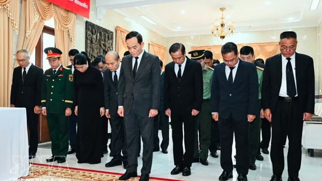Ho Chi Minh City leaders pay tribute to late Lao National Assembly President