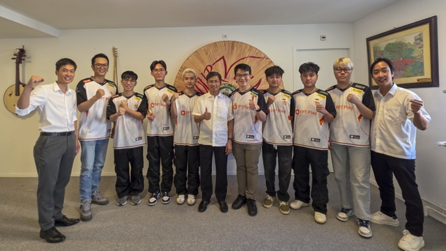 Team Flash thăm Trung tâm Văn hóa Việt ở Pháp: Khoảnh khắc kết nối văn hóa độc đáo