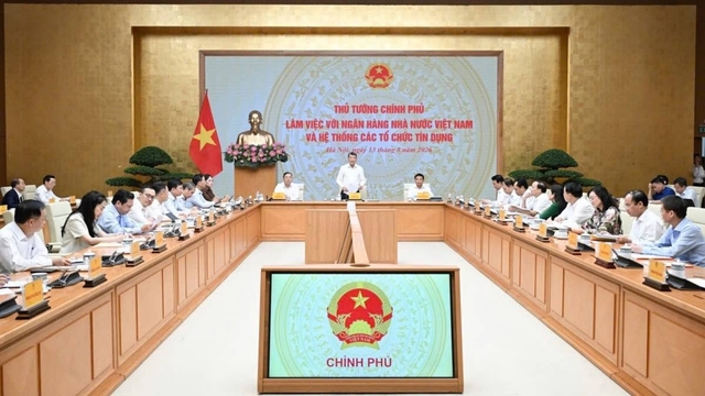 Thủ tướng yêu cầu ổn định mặt bằng lãi suất, giảm lãi suất cho vay