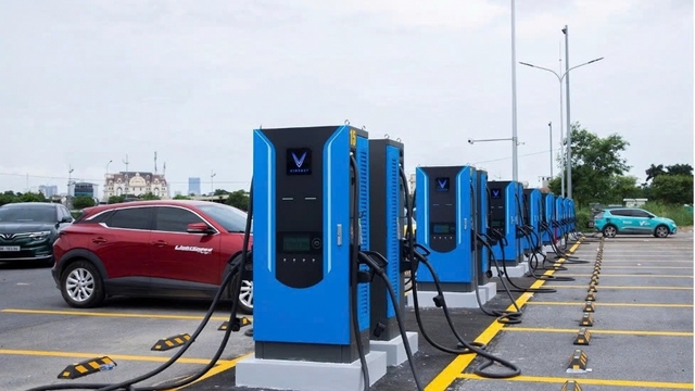 Quy chuẩn mới: Trạm dừng nghỉ phải dành tối thiểu 10% chỗ đỗ cho xe sạc điện