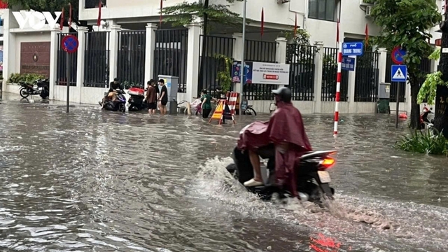 Thời tiết ngày 17/9: Bắc Bộ, Thanh Hóa đến Huế mưa lớn, Hà Nội mưa rất to
