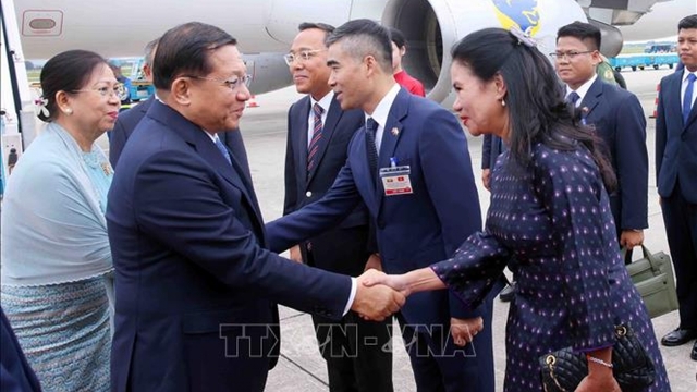 Tổng thống Myanmar và Phu nhân đến Hà Nội, bắt đầu thăm chính thức Việt Nam