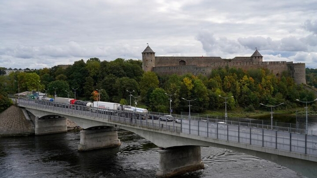Nga hạn chế đi lại tại khu vực gần biên giới Estonia