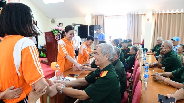 Học sinh Nguyễn Tất Thành viết tiếp câu chuyện tri ân tại Làng Hữu nghị