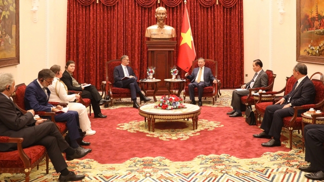 Tổng Bí thư, Chủ tịch nước Tô Lâm tiếp Đại sứ Pháp Olivier Brochet đến chào từ biệt