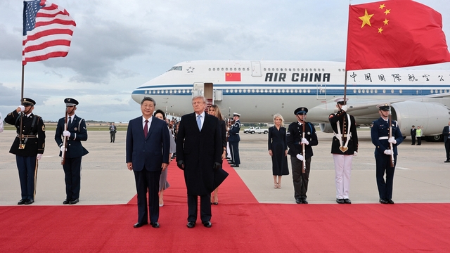Ông Donald Trump đón ông Tập Cận Bình bằng nghi thức ngoại giao hiếm thấy