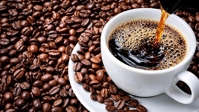 Uống từ 3 tách cà phê mỗi ngày có thể tăng rủi ro suy thận ở nhóm người này