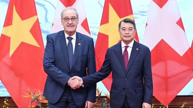 Thủ tướng Lê Minh Hưng hội kiến Tổng thống Thụy Sĩ Guy Parmelin