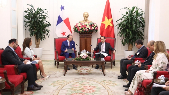 Bộ trưởng Ngoại giao Lê Hoài Trung tiếp Bộ trưởng Ngoại giao Panama