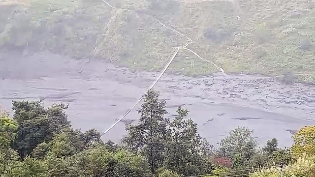 Lại xảy ra lũ quét ở Nepal: Ít nhất 10 người mất tích, nhiều cầu bị cuốn trôi
