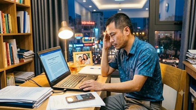 Cày 14 tiếng mỗi ngày để trả nợ mua nhà, về đến cửa bị trách "chồng vô tâm"