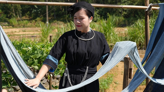 Người trẻ Cao Bằng tìm sinh kế từ sắc chàm Nùng An
