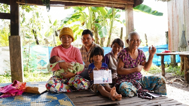 Campuchia: Hơn 4,6 triệu người dân nhận trợ cấp đợt 2 ứng phó "bão giá" nhiên liệu