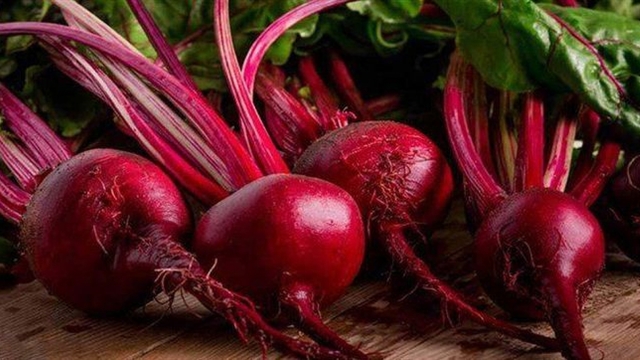 Ăn củ dền sống hay nấu chín để nhận được nhiều dưỡng chất hơn?