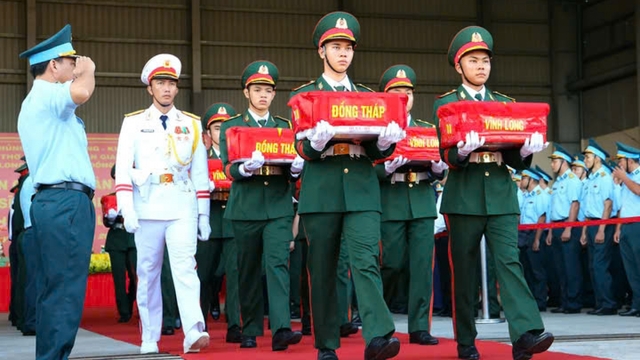 Chuyến bay đặc biệt đưa 8.453 mẫu hài cốt liệt sĩ ra Hà Nội giám định ADN