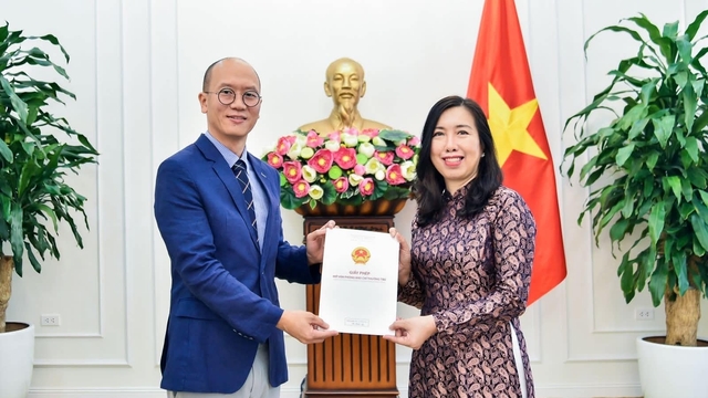 Trao giấy phép mở lại Văn phòng thường trú KBS (Hàn Quốc) tại Việt Nam